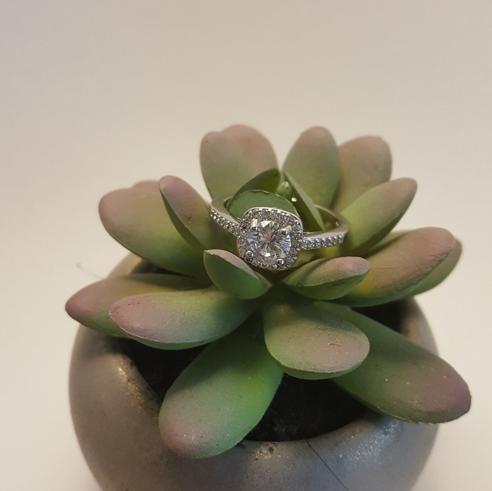 Stunning Engagement style CZ ring